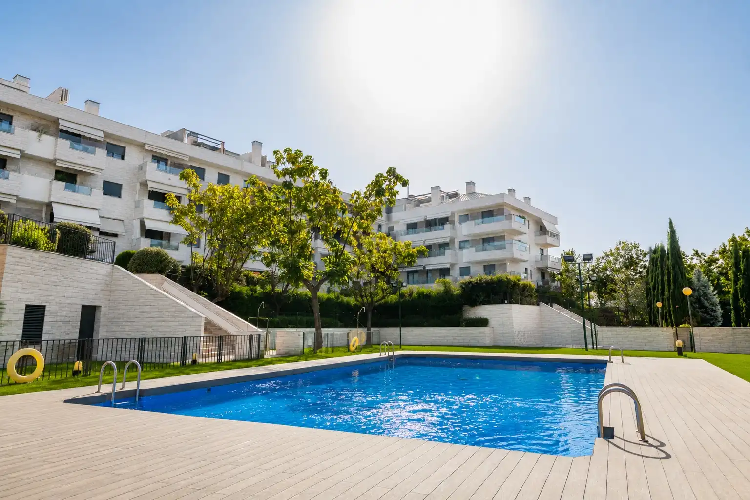 Pis amb piscina en venda a Calle Gómez Tejedor