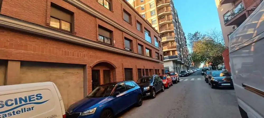 Außenansicht von Gebäude zum Verkauf in Sabadell