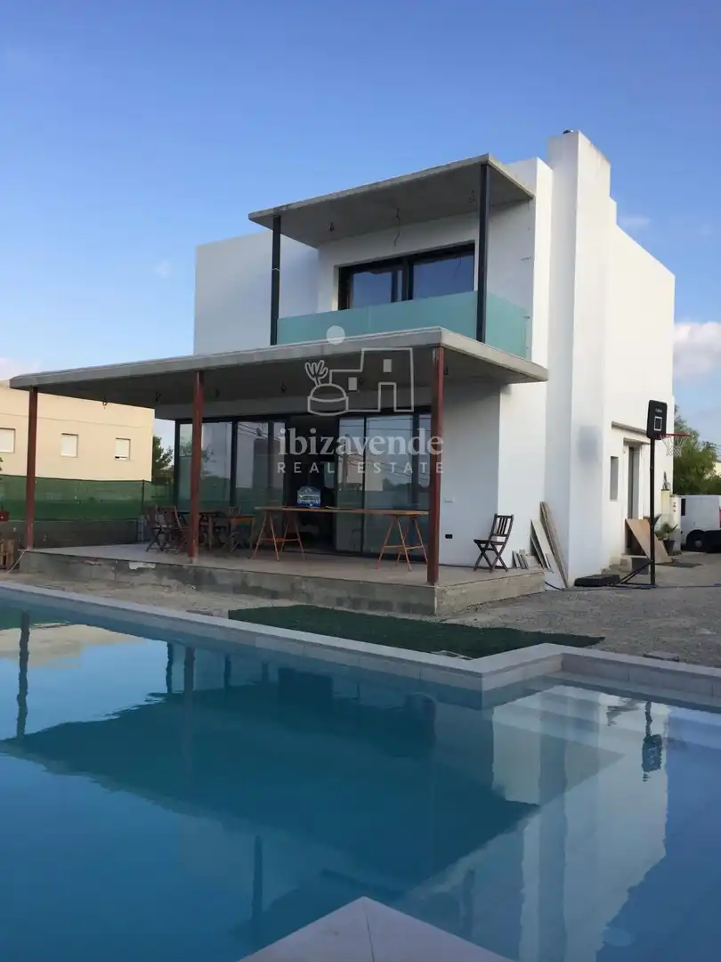 Vista exterior de Casa o xalet en venda en Santa Eulària des Riu amb Aire condicionat, Calefacció i Jardí privat