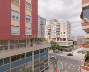 Vista exterior de Apartament en venda en L'Hospitalet de Llobregat