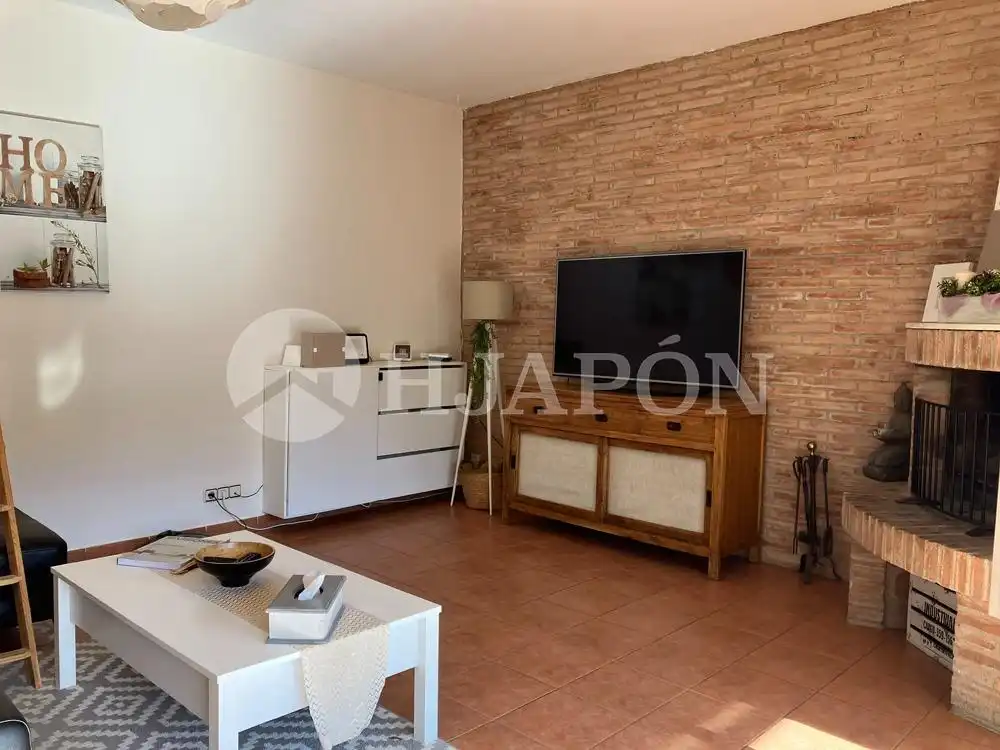 Sala d'estar de Casa o xalet en venda en Alella amb Aire condicionat, Calefacció i Jardí privat