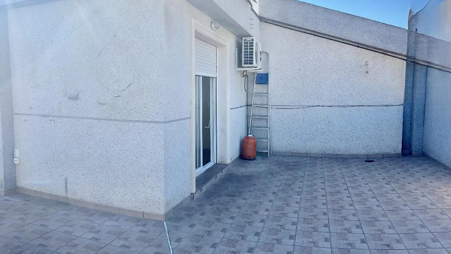 Vista exterior de Àtic en venda en Riba-roja de Túria amb Terrassa