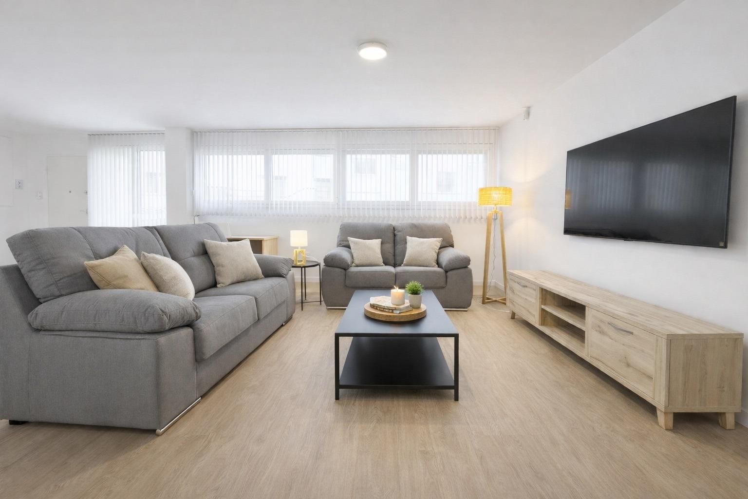 Sala de estar de Apartamento de alquiler en  Almería Capital con Aire acondicionado y Alarma