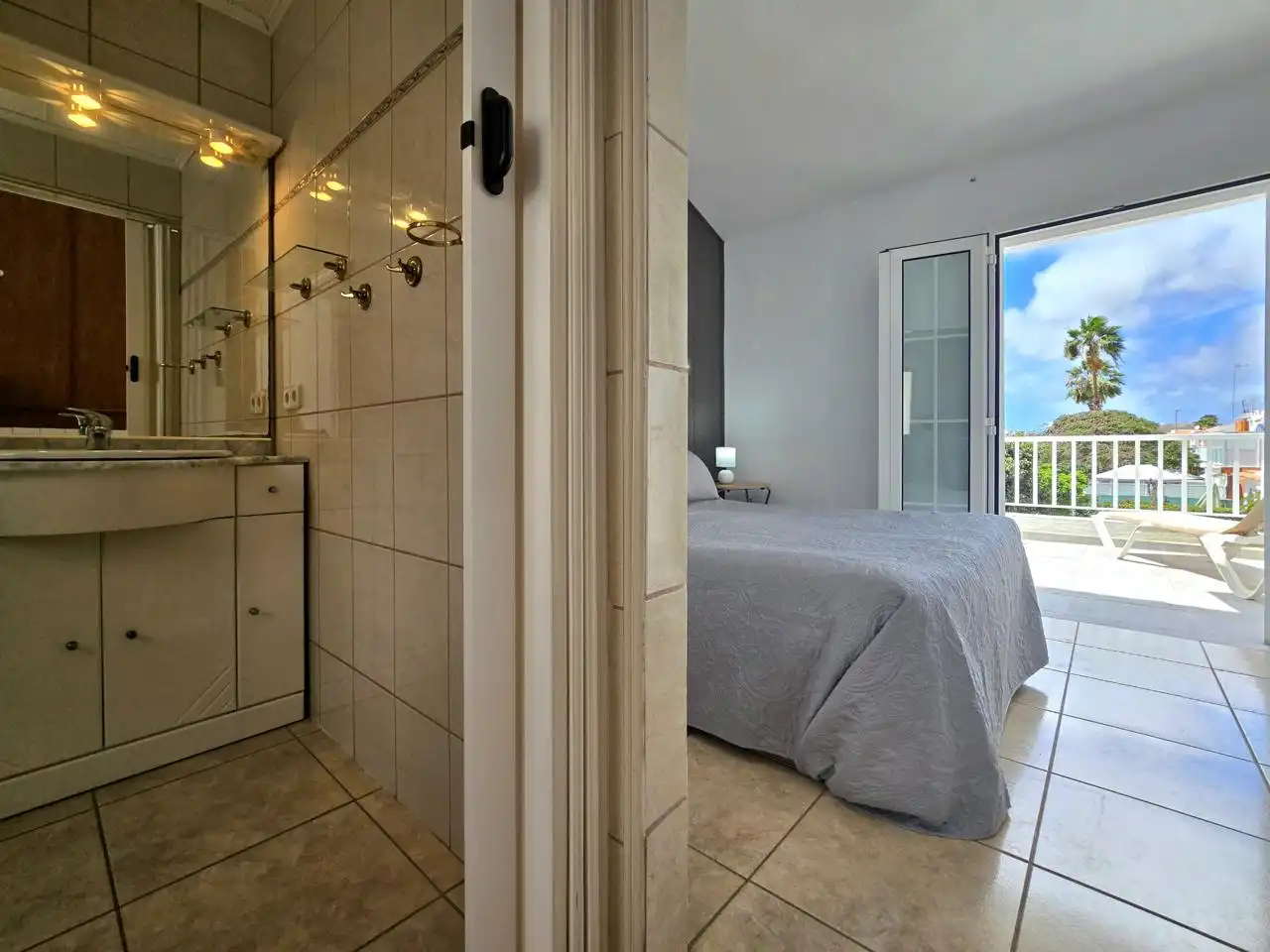 Habitación de Dúplex de alquiler en San Bartolomé de Tirajana con Terraza, Amueblado y Piscina comunitaria