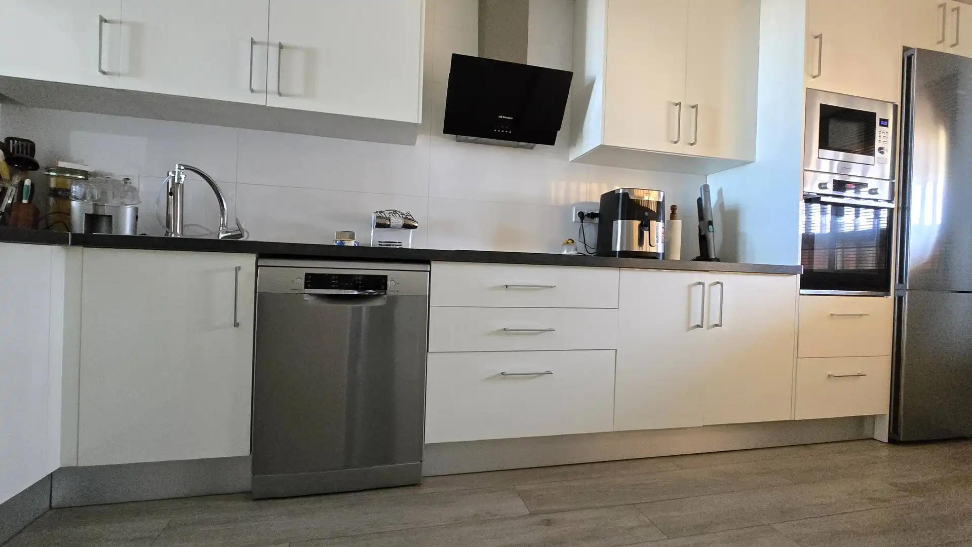 Cuina de Dúplex en venda en Manilva amb Aire condicionat, Jardí privat i Terrassa