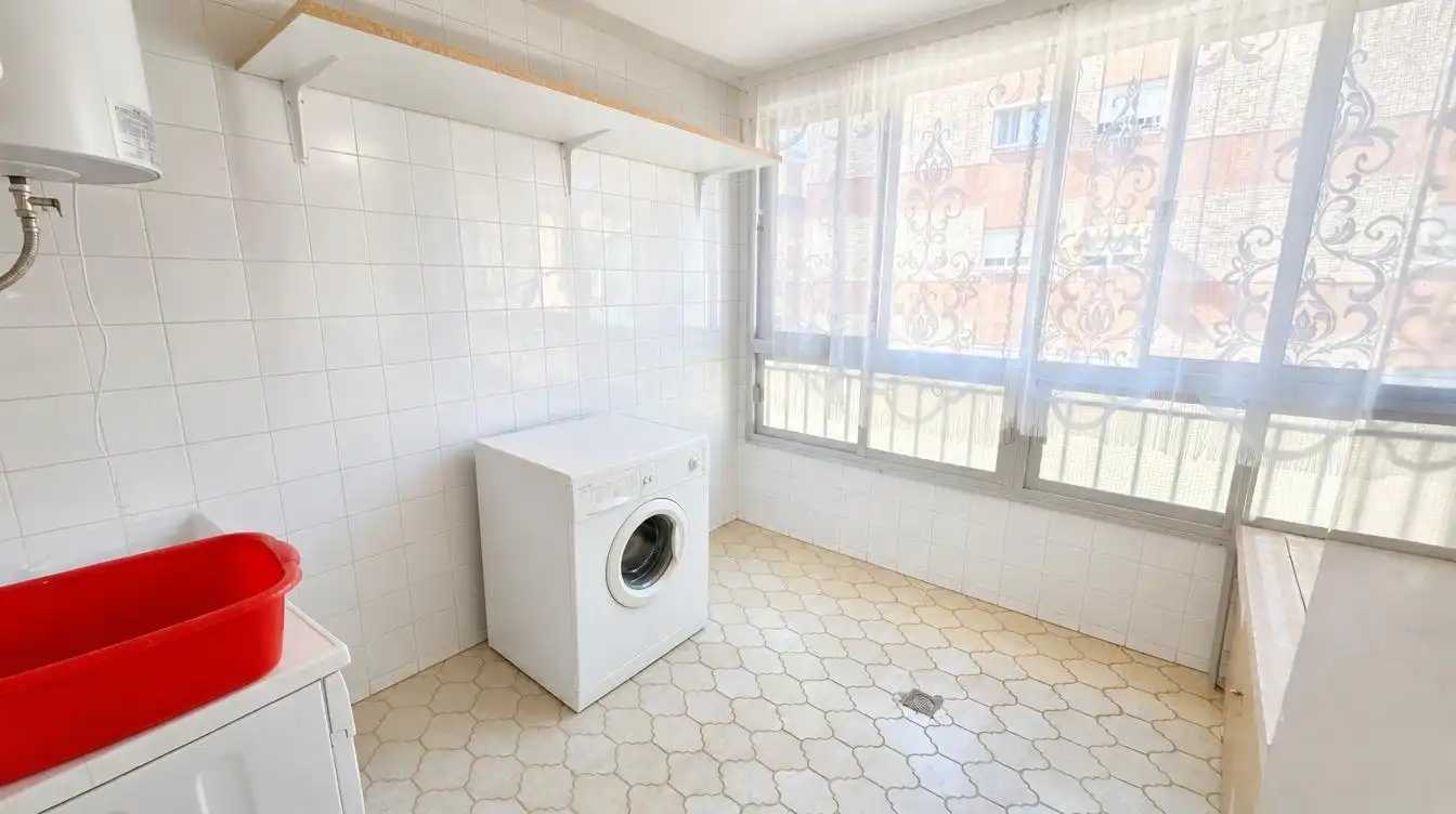 Bedroom of Flat for sale in Granada  with Heating, Furnished and Balcony