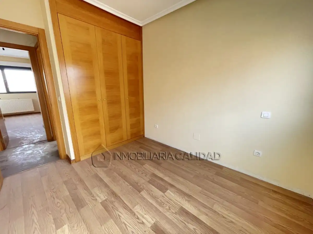 Dormitori de Casa o xalet en venda en Alfoz de Quintanadueñas amb Calefacció
