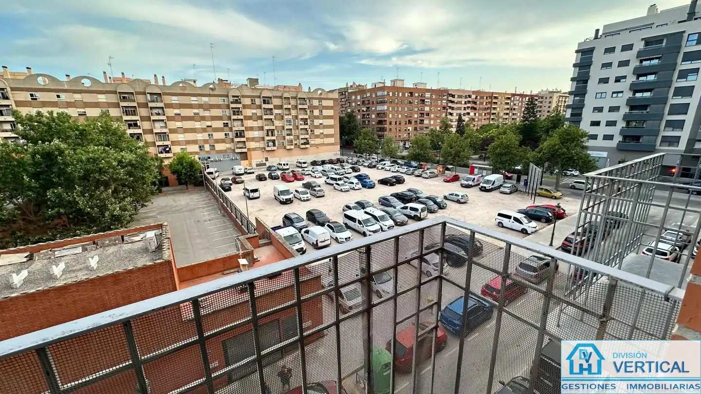 Aparcament de Pis de lloguer en Valencia amb Aire condicionat, Calefacció i Moblat