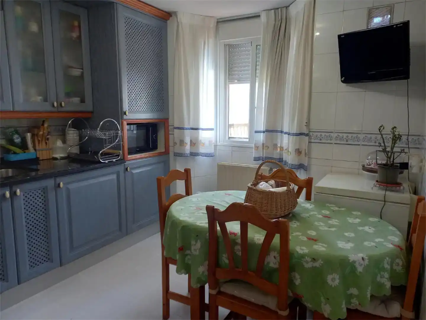 Kitchen of Houses for share in Illescas  with Air Conditioner, Private garden and Storage room