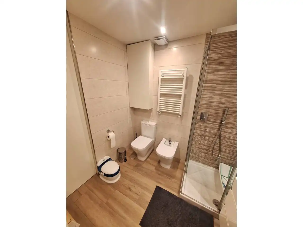 Baño de Piso de alquiler en Fuenlabrada con Aire acondicionado y Calefacción