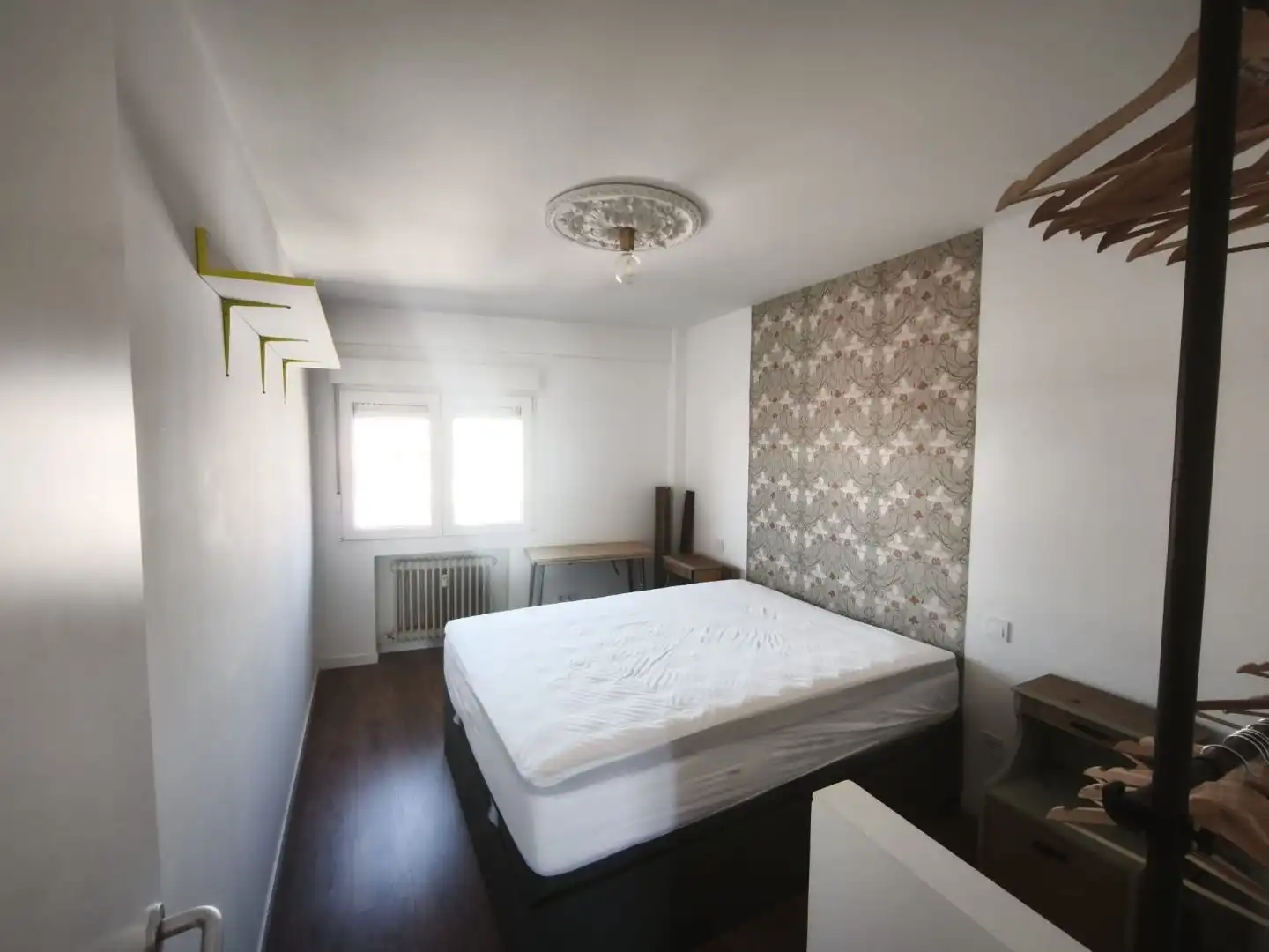 Schlafzimmer von Wohnung zur Miete in  Madrid Capital mit Klimaanlage und Balkon