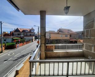 Vista exterior de Casa o xalet en venda en Vigo  amb Jardí privat, Terrassa i Balcó