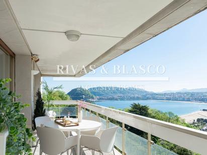 Terrassa de Apartament de lloguer en Donostia - San Sebastián  amb Terrassa i Piscina