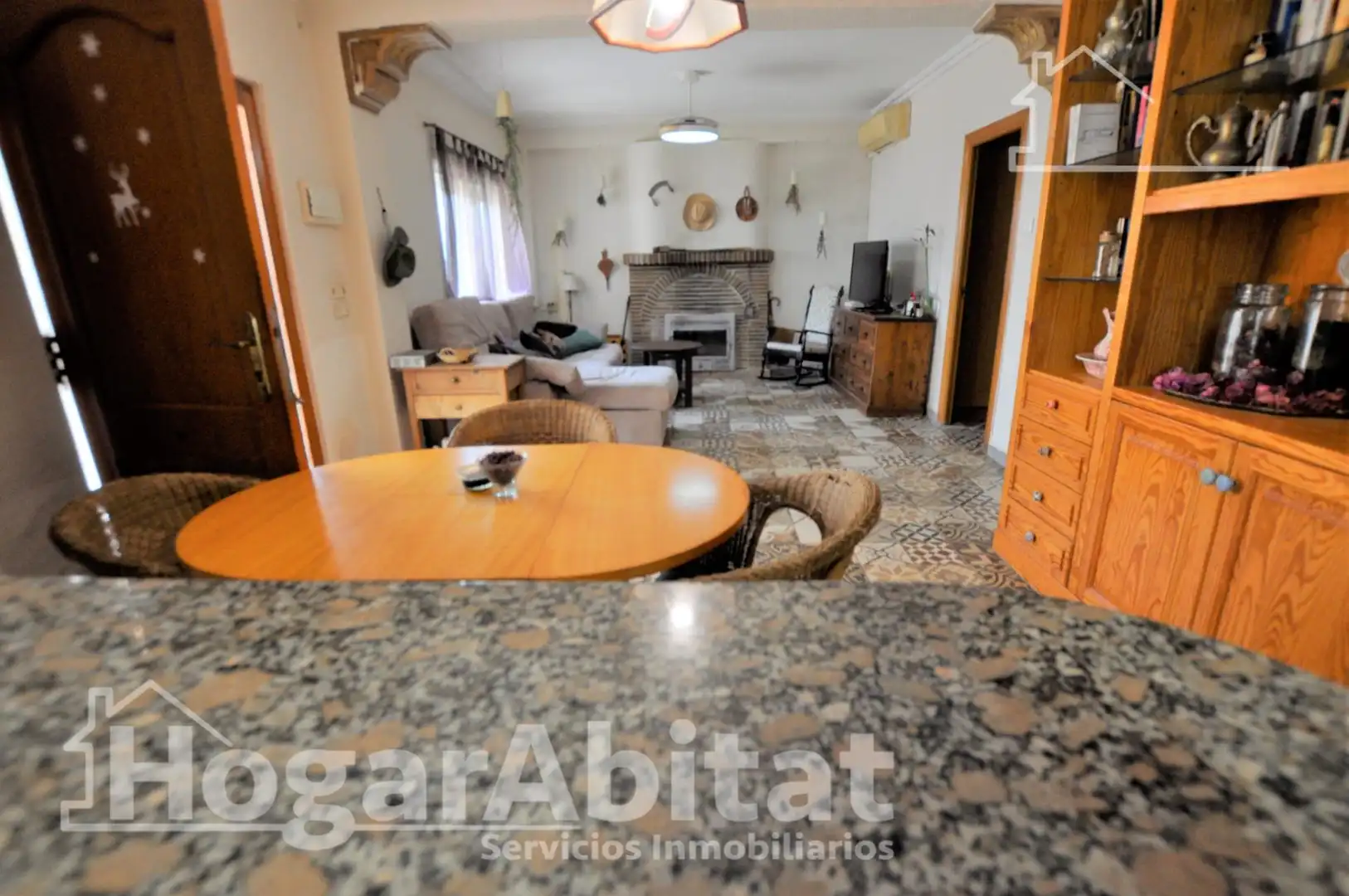 Sala de estar de Casa o chalet en venta en Chiva con Aire acondicionado, Calefacción y Jardín privado