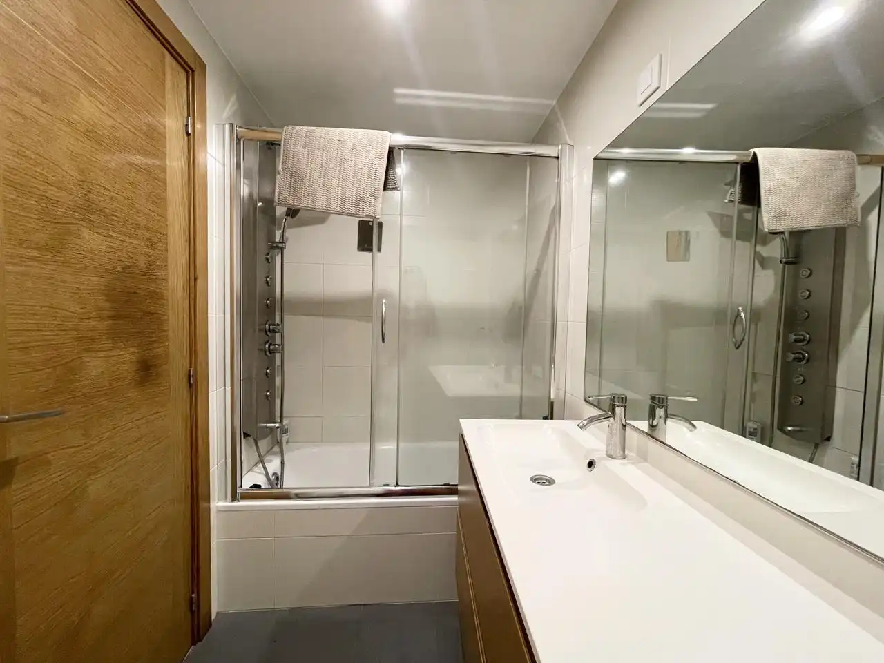 Baño de Piso en venta en A Coruña Capital  con Calefacción y Trastero