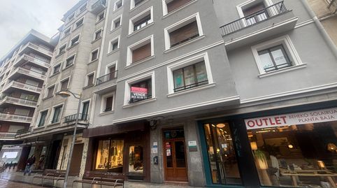 Vivienda con muchas posibilidades de reforma en la calle Toribio Etxeberria