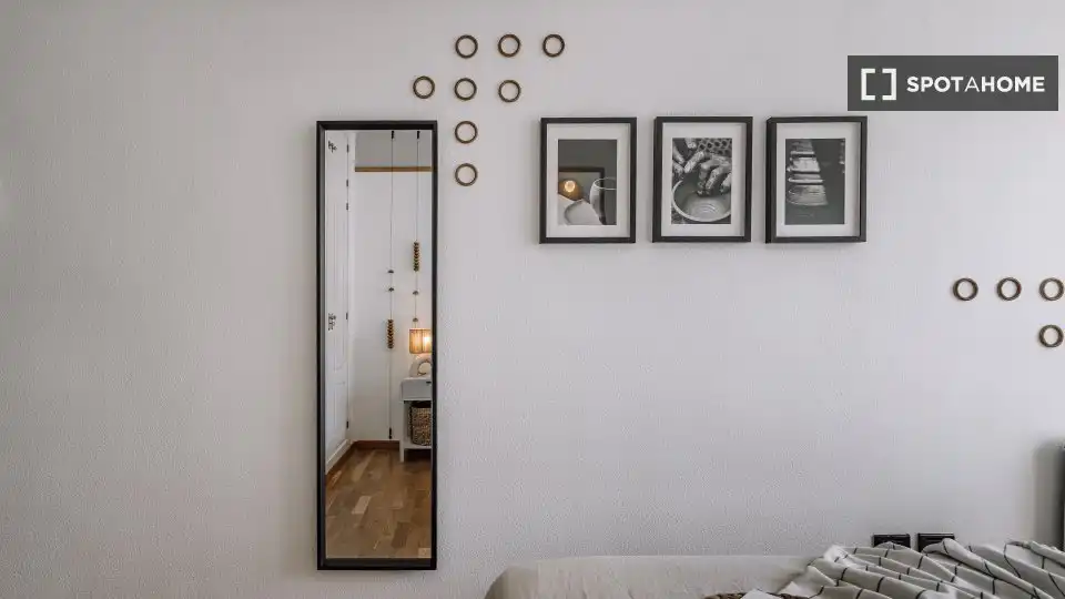 Bedroom of Flat for rent in Madrid  with Air Conditioner, Heating and Furnished