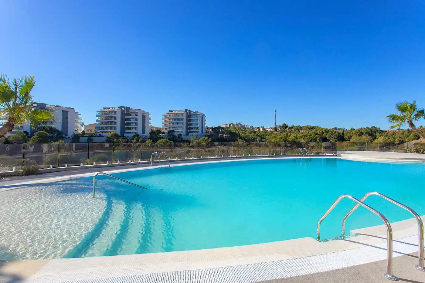 Piscina de Ático en venta en Orihuela con Calefacción, Terraza y Trastero