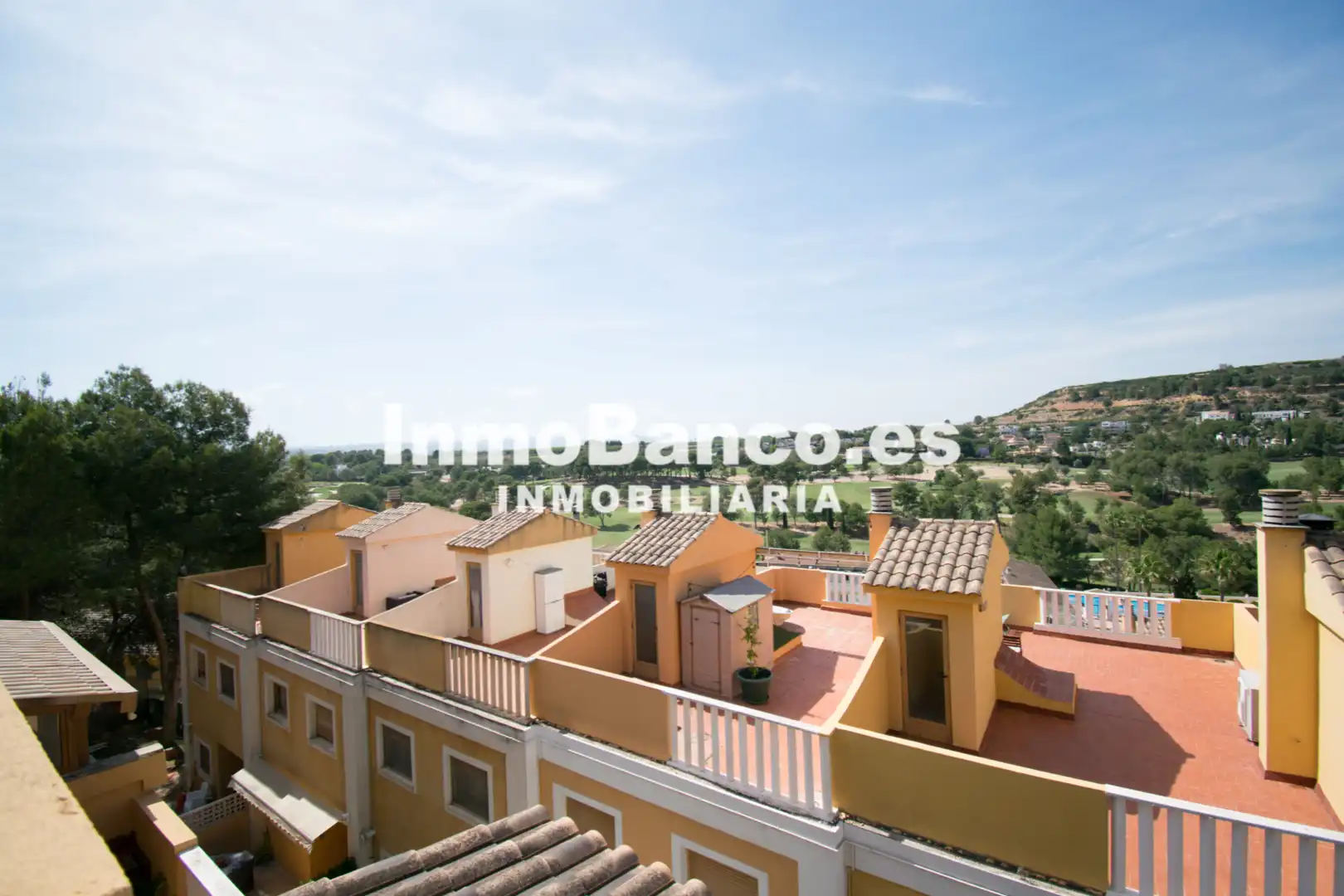 Vista exterior de Casa adosada de alquiler en Chiva con Aire acondicionado, Jardín privado y Terraza