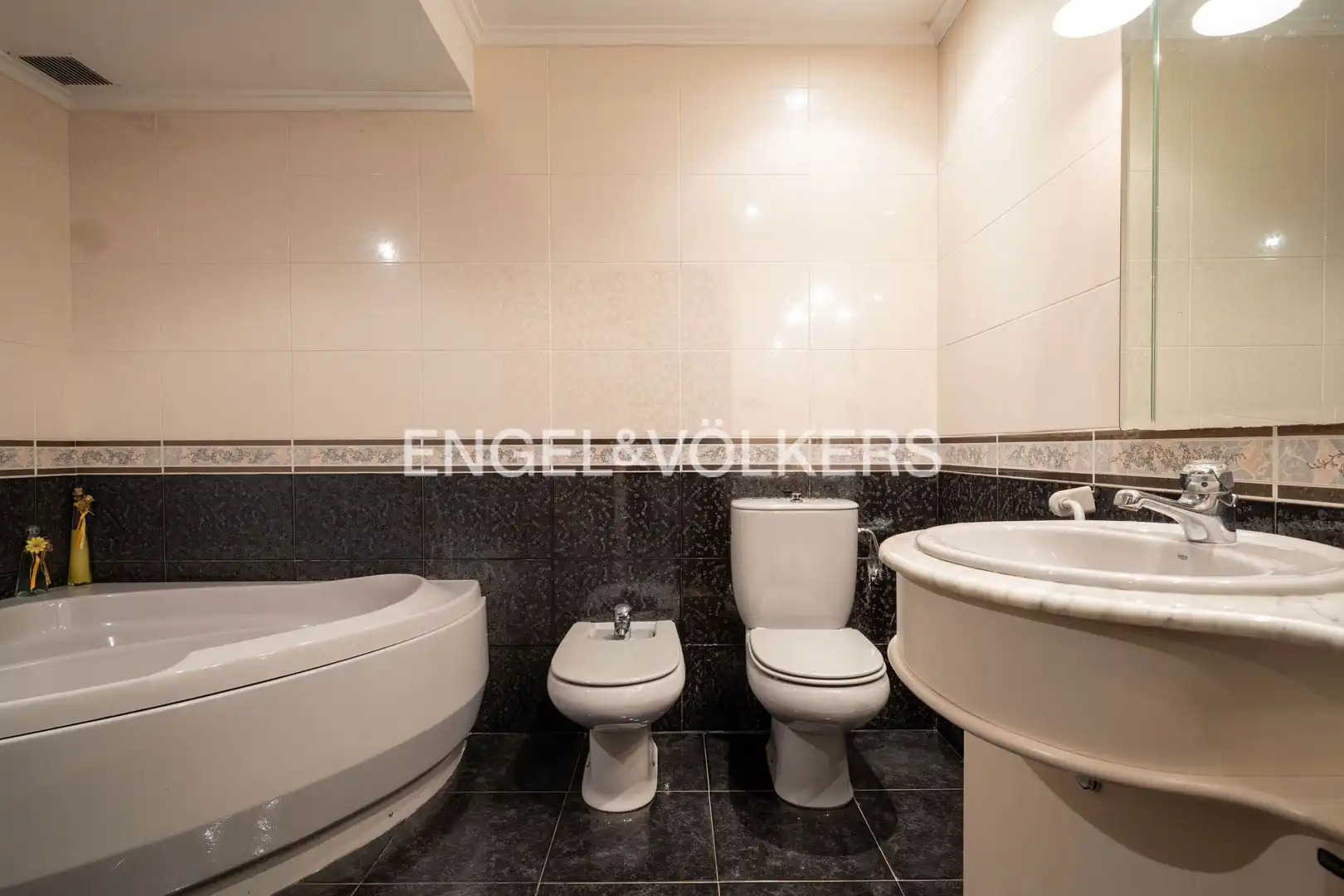 Baño de Casa adosada en venta en Eskoriatza con Calefacción y Terraza