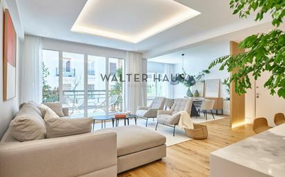 Living room of Flat for sale in  Madrid Capital  with Air Conditioner and Terrace