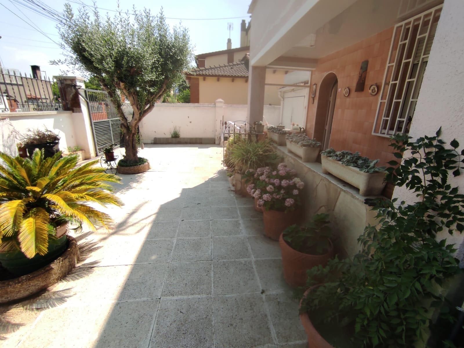 Jardí de Casa o xalet en venda en Montcada i Reixac amb Calefacció, Terrassa i Piscina