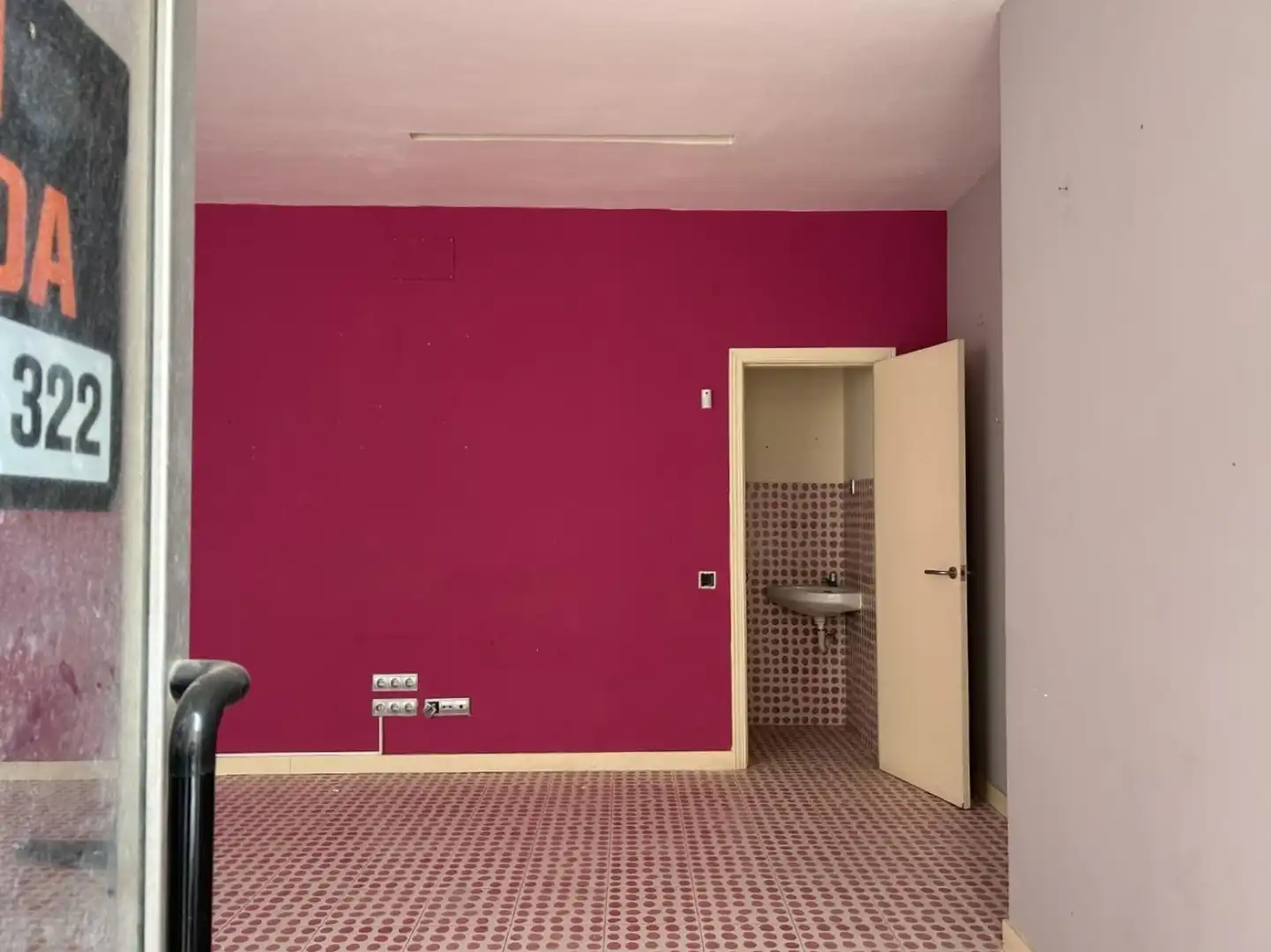 Habitación de Local en venta en Gelida