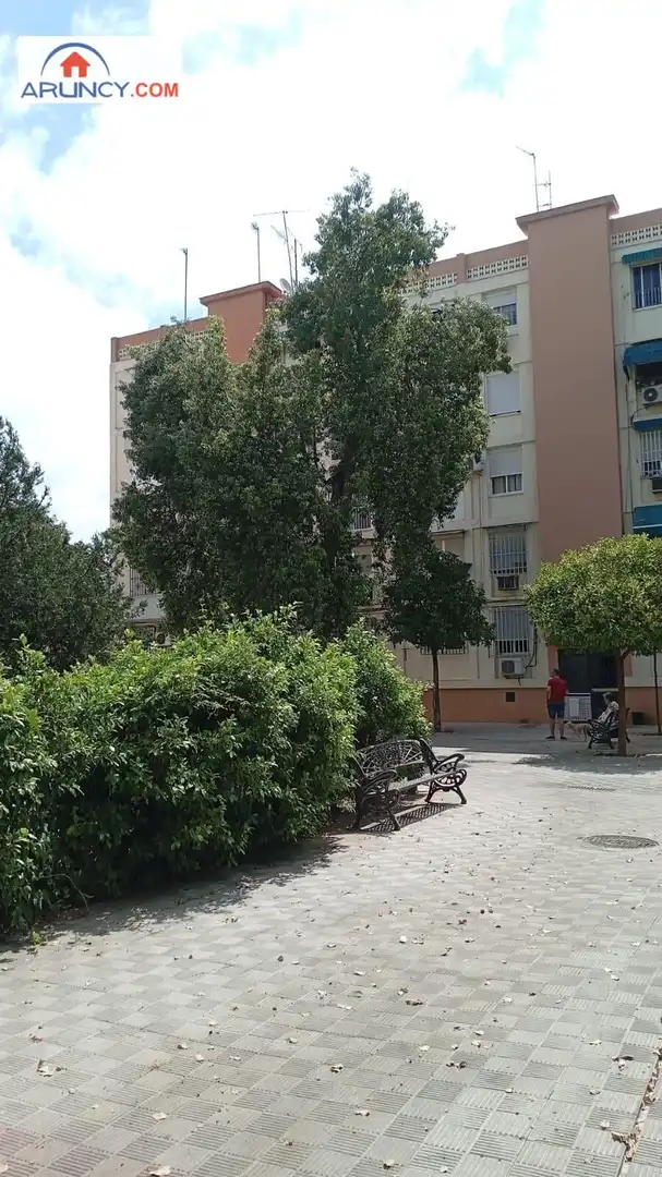 Vista exterior de Piso en venta en Sevilla con Aire acondicionado, Trastero y Amueblado