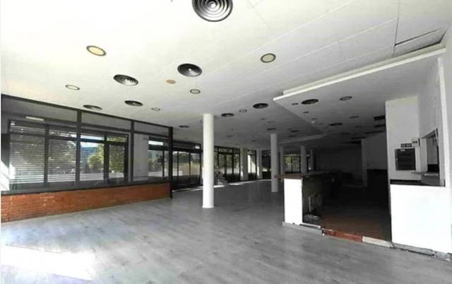 Local comercial en Venta en Carrer Canudas en Zona Industrial