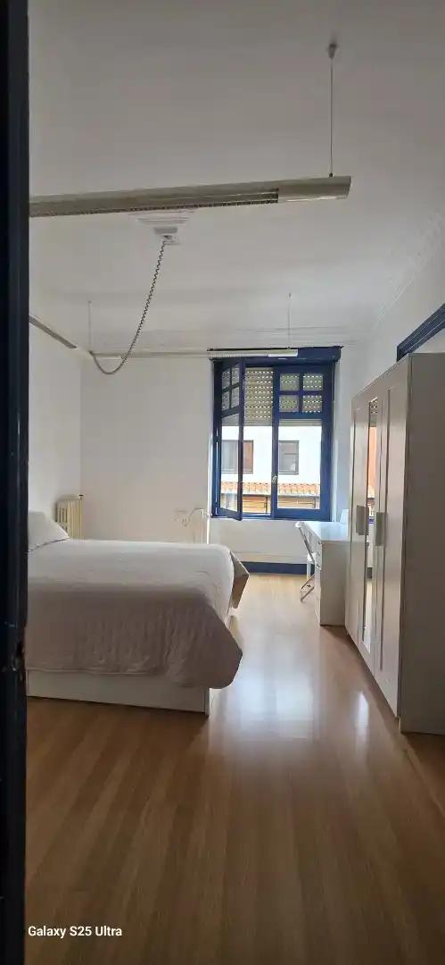 Schlafzimmer von Wohnung zur Miete in Oviedo 