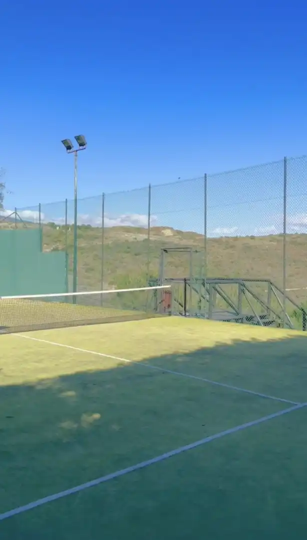 Jardí de Apartament en venda en Benahavís amb Aire condicionat, Terrassa i Piscina