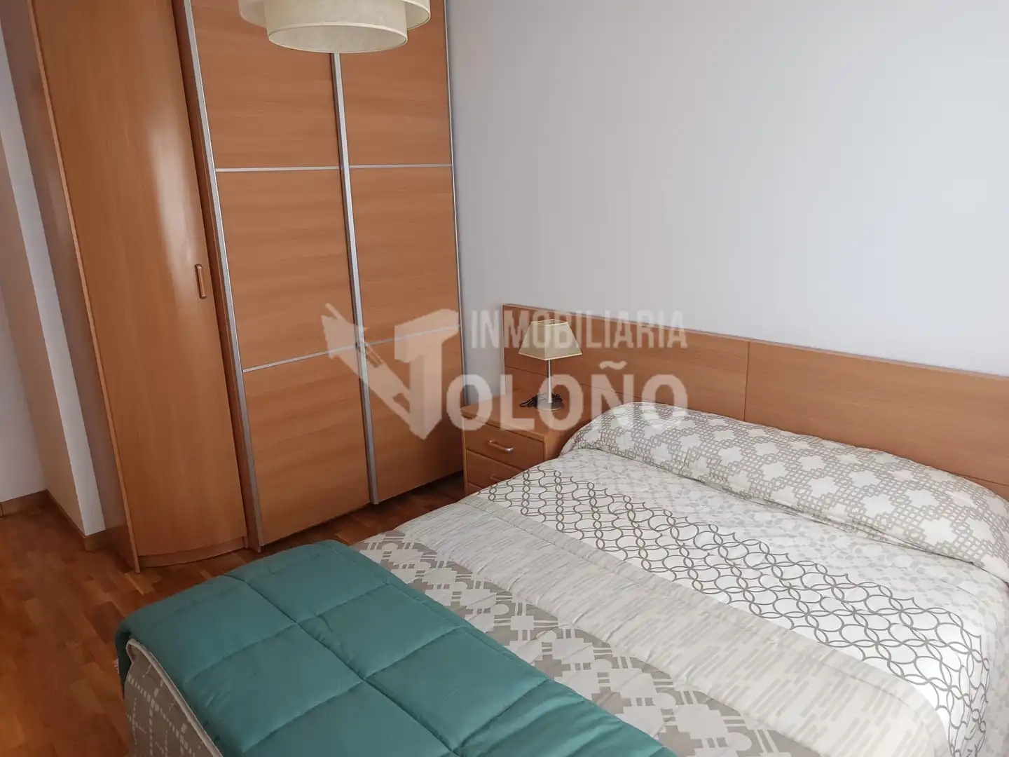 Dormitori de Apartament en venda en Castañares de Rioja amb Calefacció, Moblat i Forn