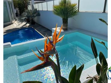 Casa con balcone in vendita a Carrer Falconera