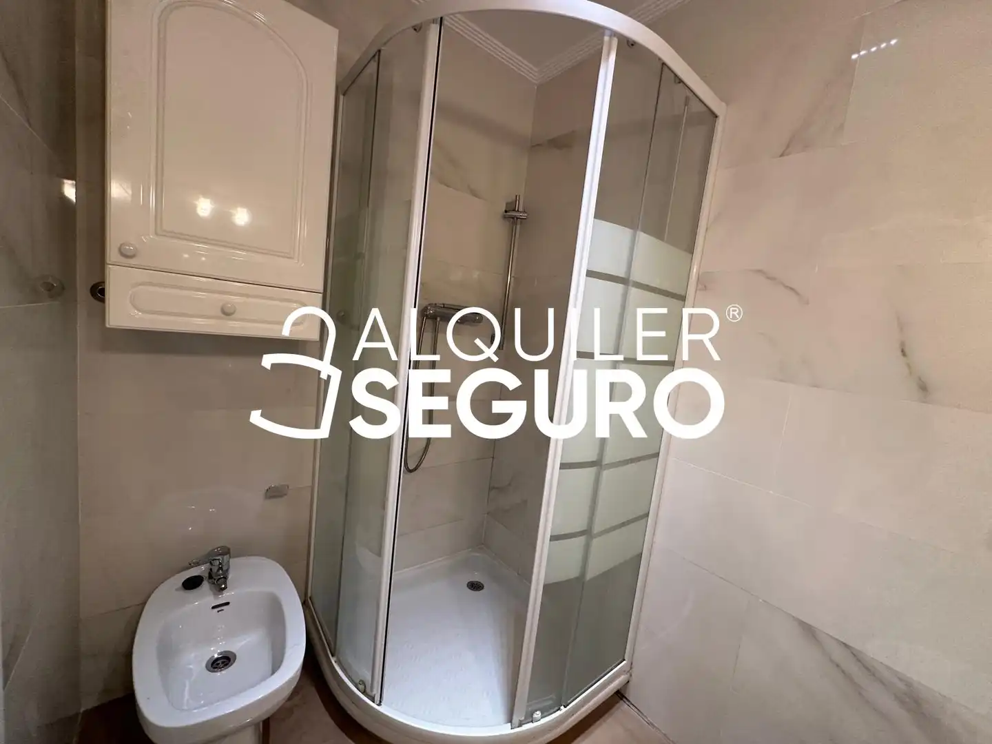 Bathroom of Flat for rent in Torrent  with Air Conditioner, Terrace and Furnished