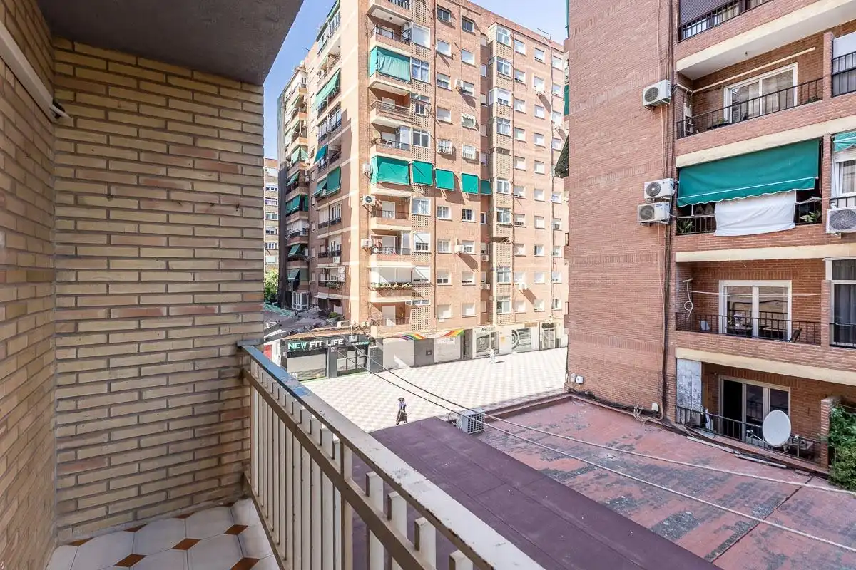 Piso con ascensor en venta en Calle REINA MORA, imagen 3