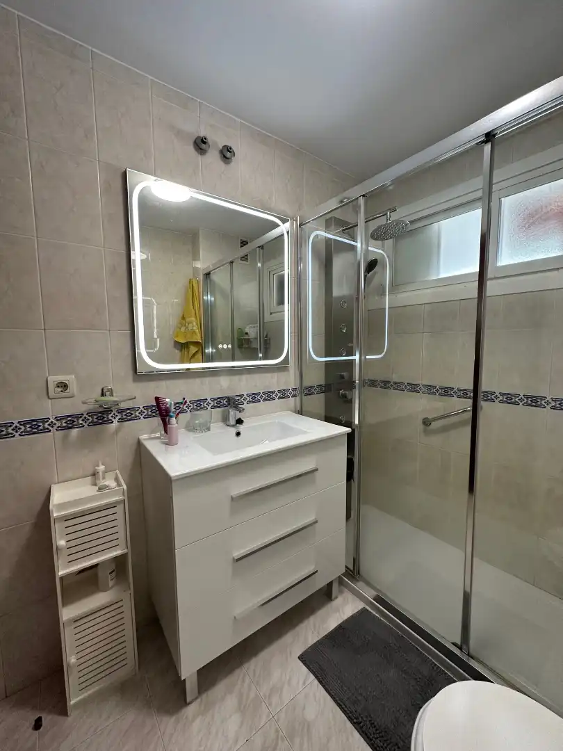 Bathroom of Flat for rent in Santiago de Compostela   with Heating, Parquet flooring and Furnished