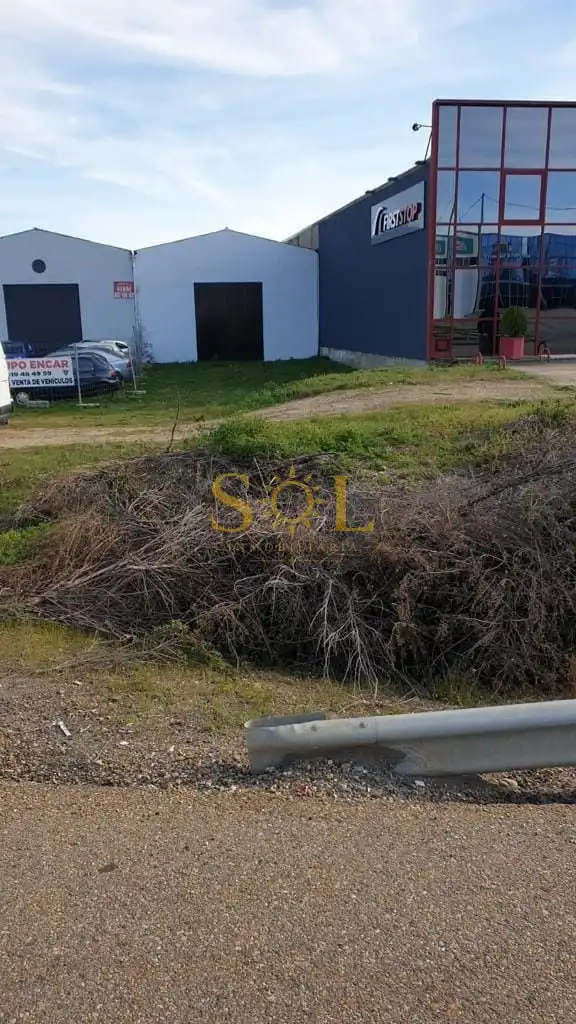 Nau industrial en venda en Valdefresno
