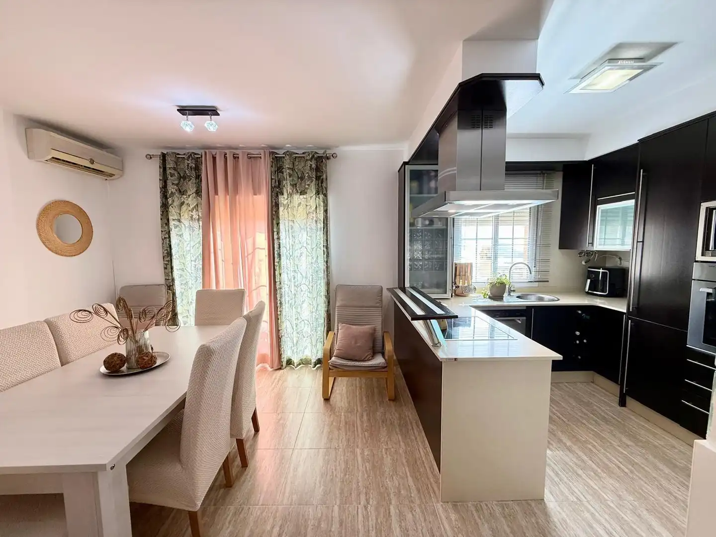 Küche von Maisonette zum Verkauf in Vícar mit Klimaanlage, Heizung und Abstellraum