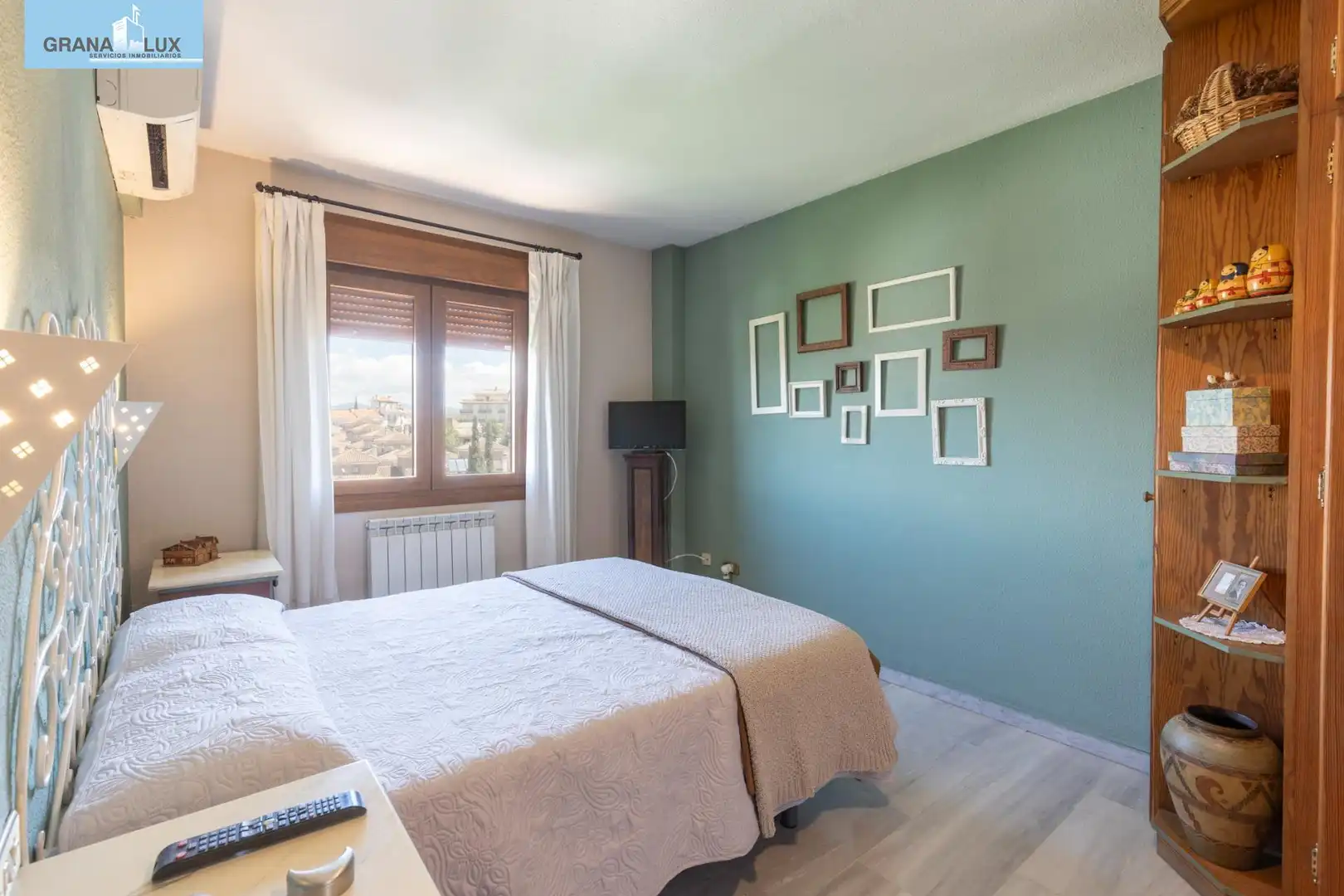 Schlafzimmer von Haus oder Chalet zum Verkauf in La Zubia mit Klimaanlage, Heizung und Gemeinschaftspool