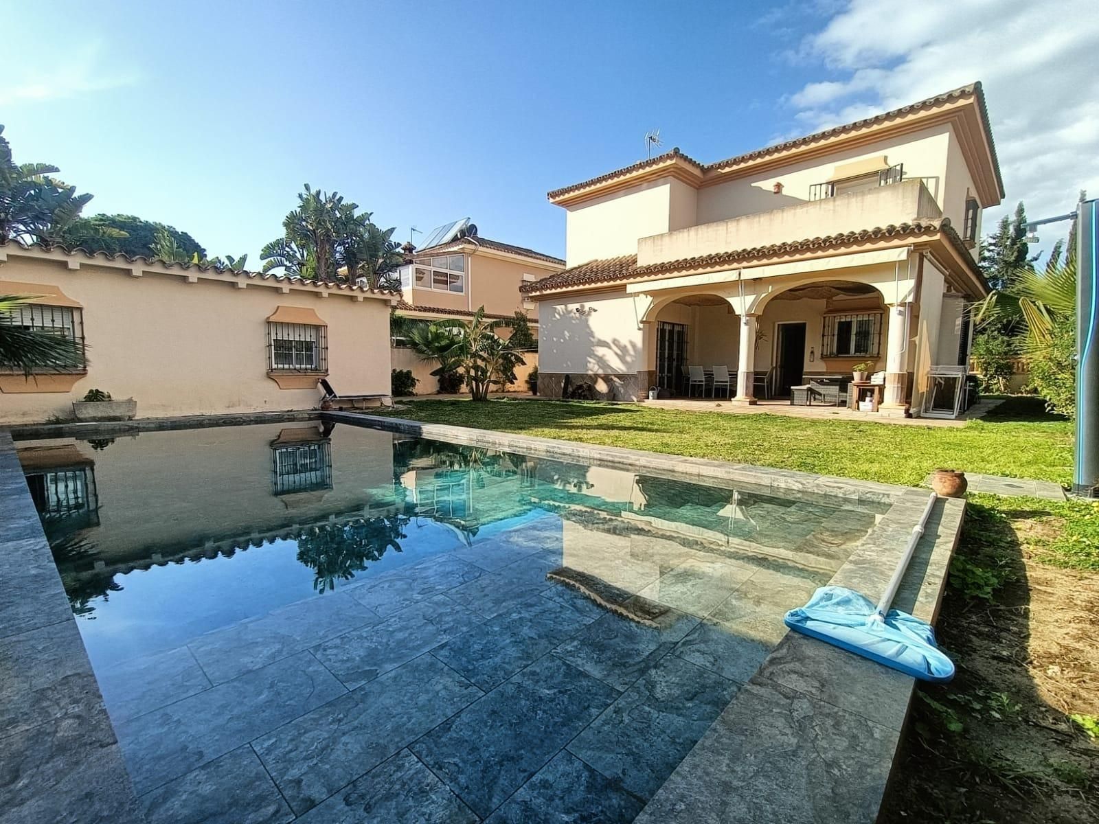 Piscina de Casa o chalet en venta en Chiclana de la Frontera con Jardín privado, Terraza y Trastero