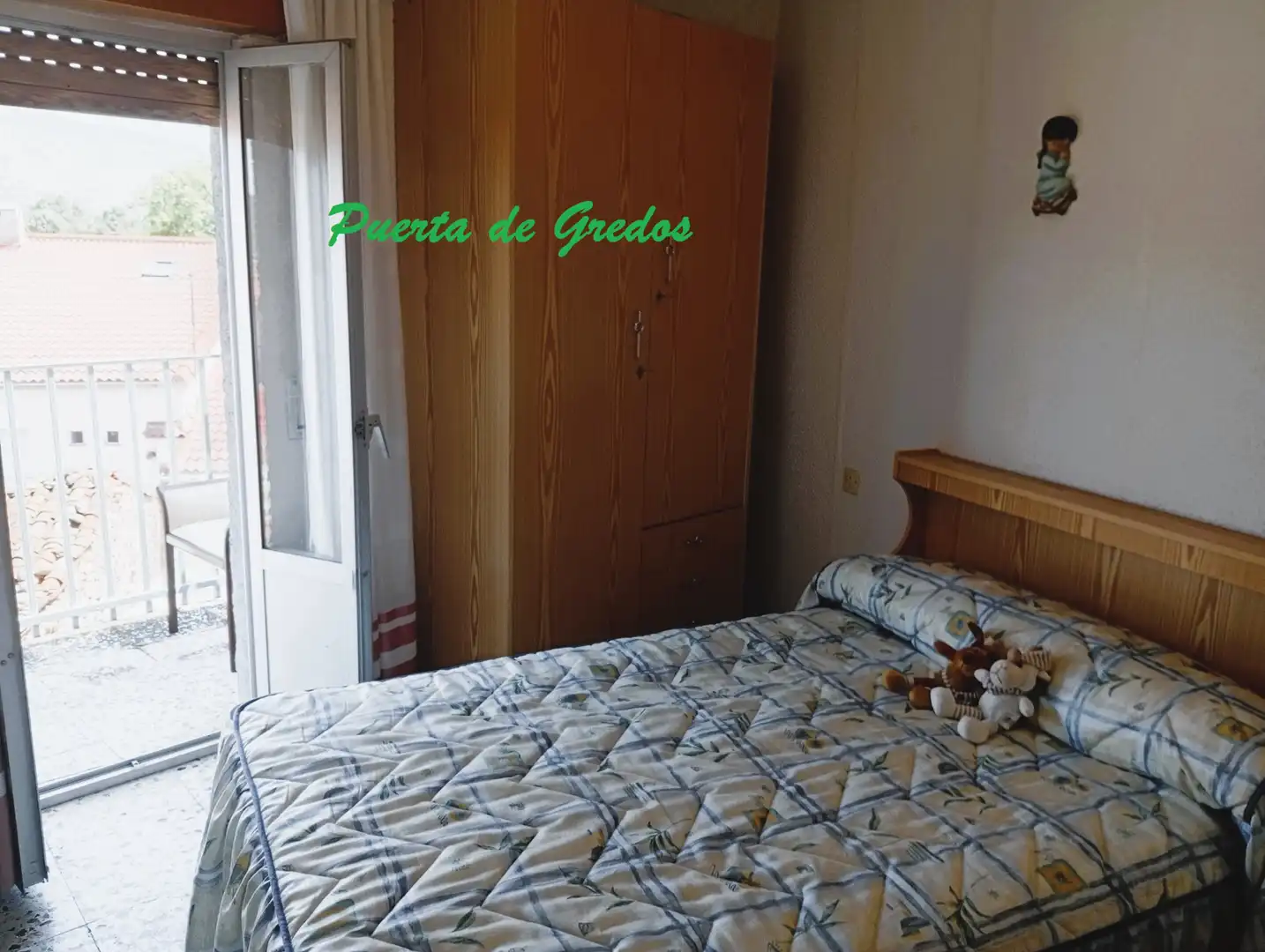 Habitación de Casa adosada en venta en Bohoyo con Terraza y Amueblado