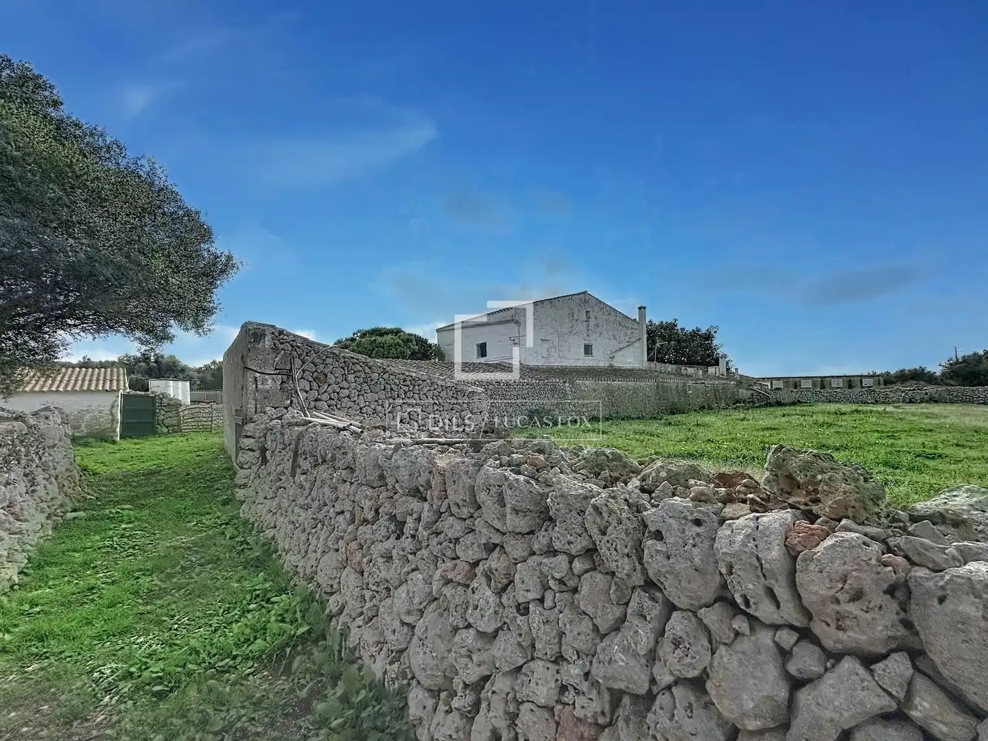 Country house zum Verkauf in Es Castell mit Privatgarten, Abstellraum und Balkon
