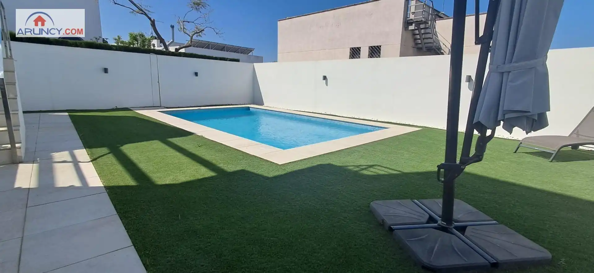 Piscina de Casa o xalet de lloguer en Montequinto amb Aire condicionat, Jardí privat i Traster
