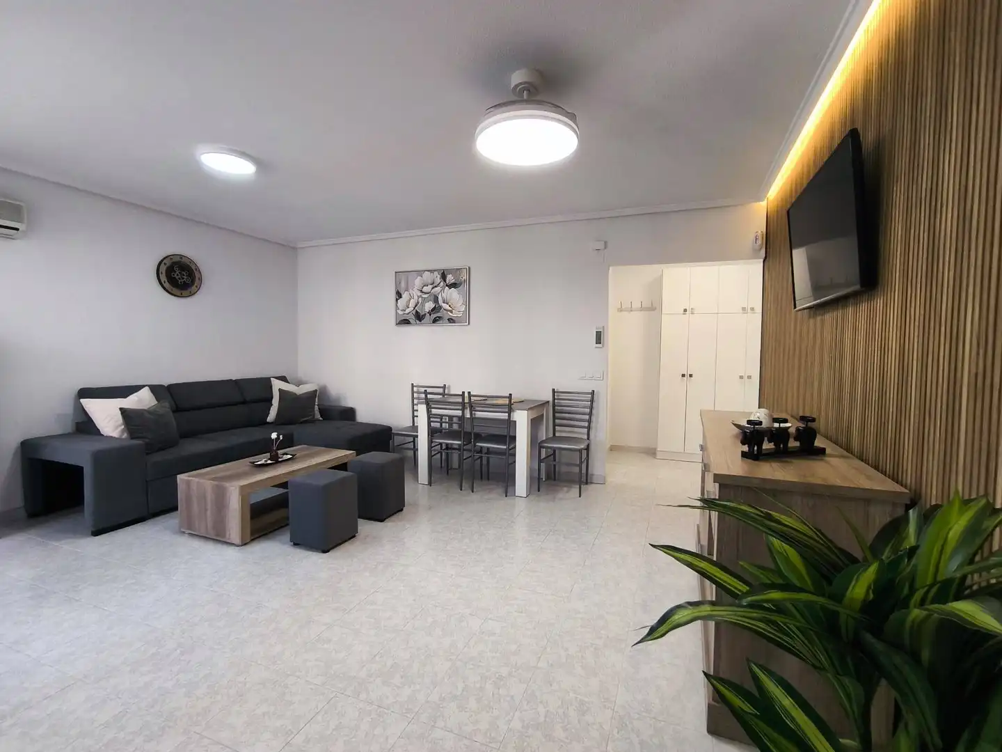 Sala de estar de Loft en venta en Torrevieja con Aire acondicionado, Jardín privado y Amueblado
