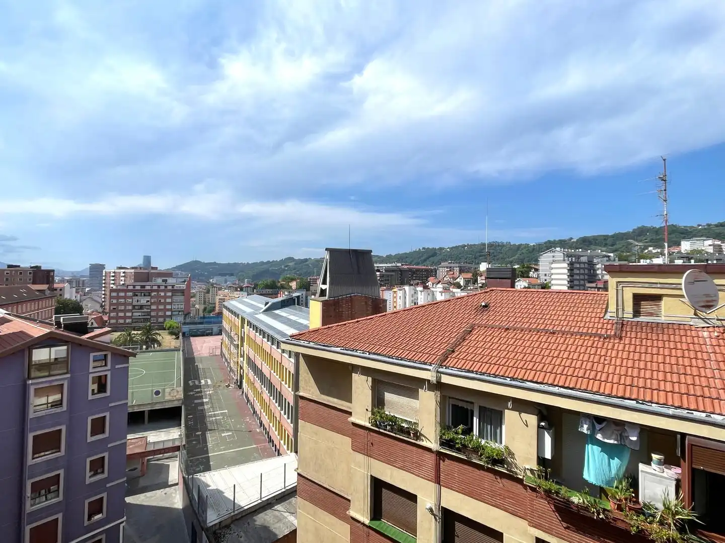 Vista exterior de Pis en venda en Bilbao  amb Calefacció i Balcó