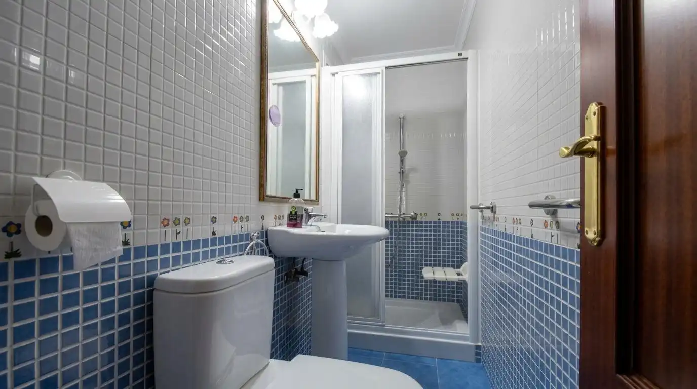 Bathroom of Flat for sale in Cádiz