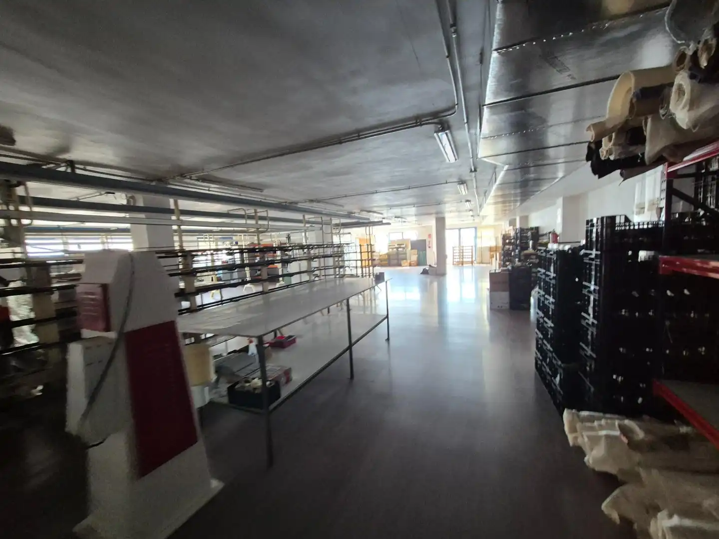 Fabrikhallen zur Miete in Elda