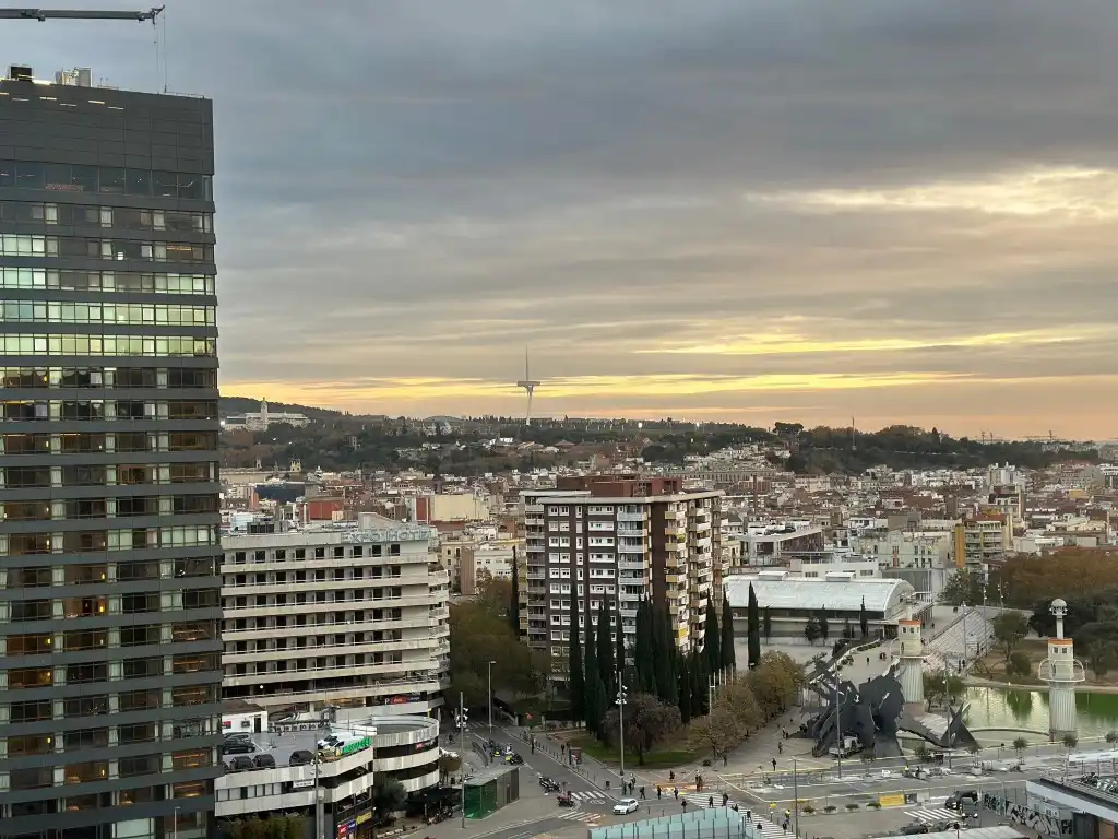 Vista exterior de Oficina de lloguer en Sants - Montjuïc