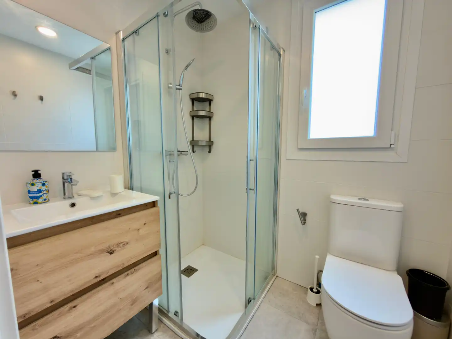 Baño de Piso de alquiler en Madrid con Aire acondicionado, Calefacción y Amueblado