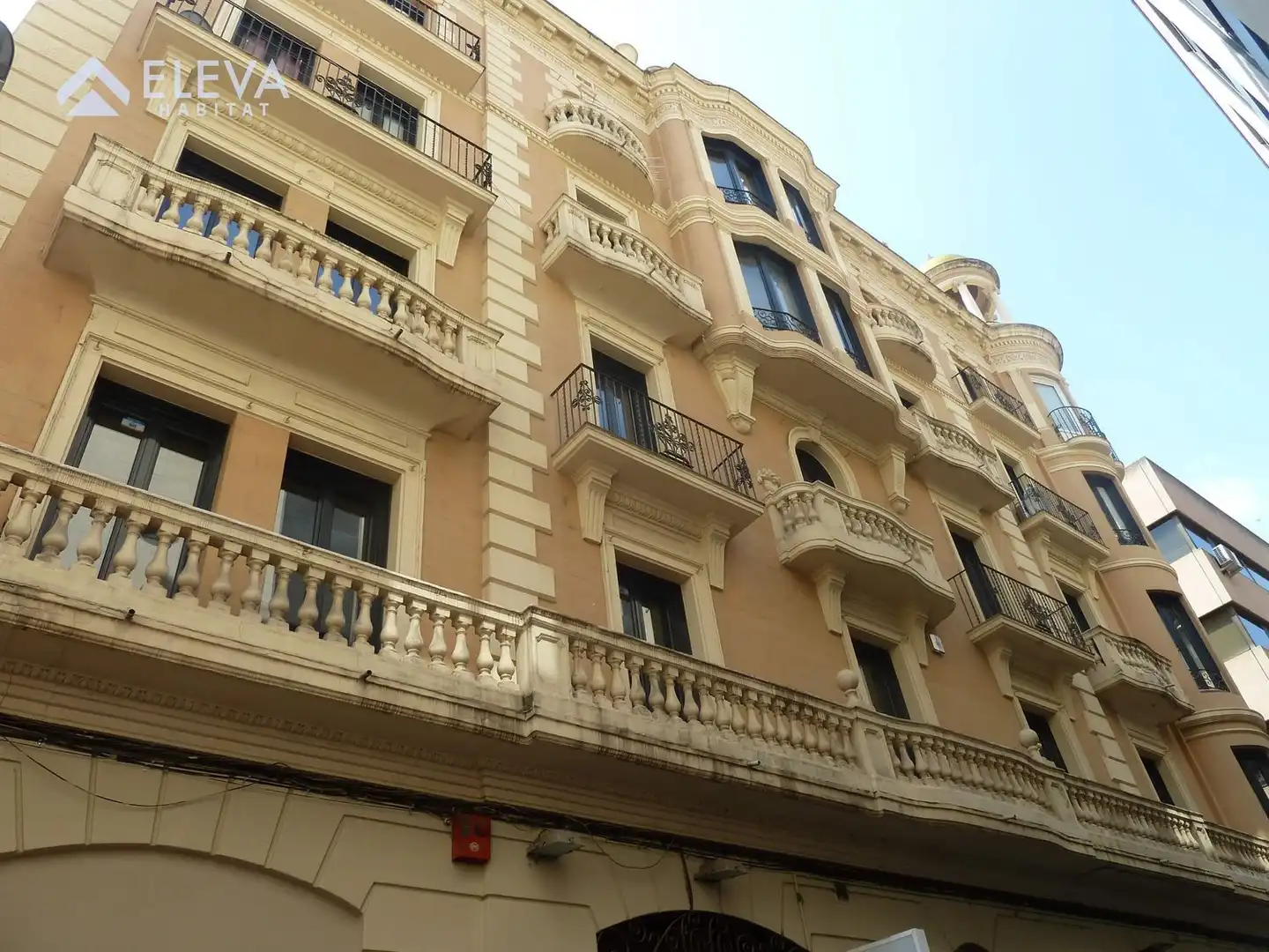 Vista exterior de Edificio en venta en Lleida